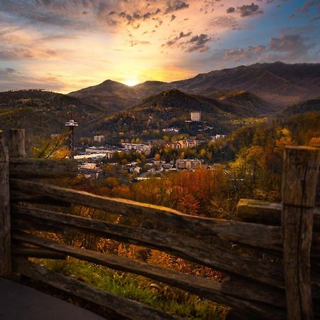 River Song, Near River, Hot Tub, Foosball, Wifi 1089 Free Tickets Each Paid Day, Dollywood And More Sevierville Exteriör bild