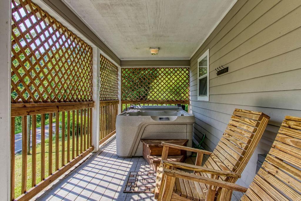River Song, Near River, Hot Tub, Foosball, Wifi 1089 Free Tickets Each Paid Day, Dollywood And More Sevierville Exteriör bild