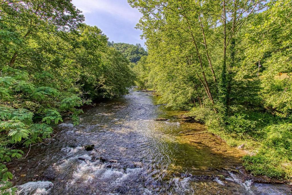 River Song, Near River, Hot Tub, Foosball, Wifi 1089 Free Tickets Each Paid Day, Dollywood And More Sevierville Exteriör bild