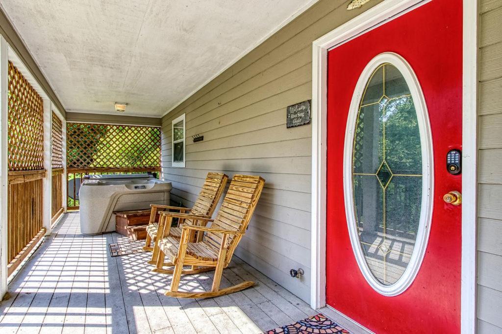 River Song, Near River, Hot Tub, Foosball, Wifi 1089 Free Tickets Each Paid Day, Dollywood And More Sevierville Exteriör bild