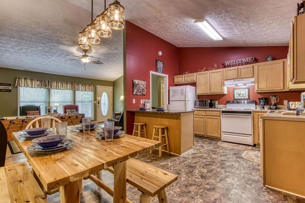 River Song, Near River, Hot Tub, Foosball, Wifi 1089 Free Tickets Each Paid Day, Dollywood And More Sevierville Exteriör bild