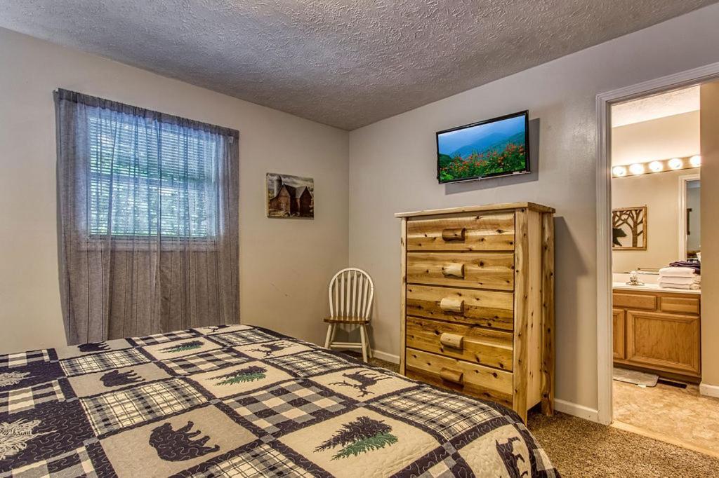 River Song, Near River, Hot Tub, Foosball, Wifi 1089 Free Tickets Each Paid Day, Dollywood And More Sevierville Exteriör bild