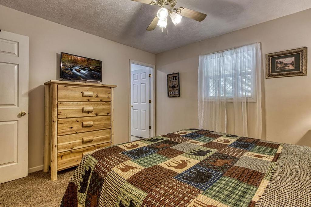 River Song, Near River, Hot Tub, Foosball, Wifi 1089 Free Tickets Each Paid Day, Dollywood And More Sevierville Exteriör bild