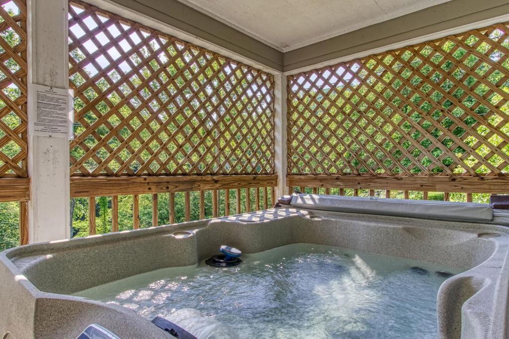 River Song, Near River, Hot Tub, Foosball, Wifi 1089 Free Tickets Each Paid Day, Dollywood And More Sevierville Exteriör bild