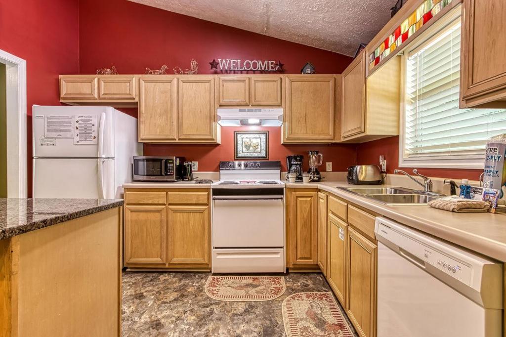 River Song, Near River, Hot Tub, Foosball, Wifi 1089 Free Tickets Each Paid Day, Dollywood And More Sevierville Exteriör bild