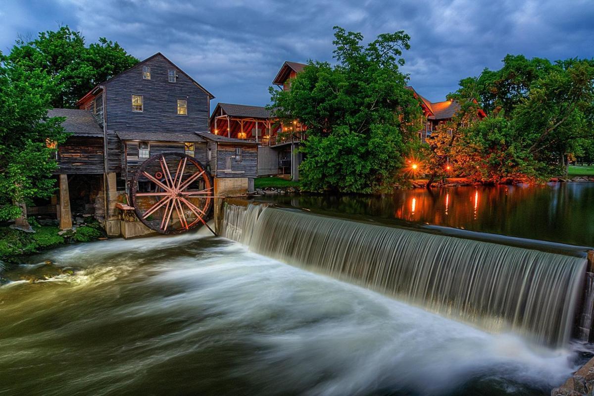 River Song, Near River, Hot Tub, Foosball, Wifi 1089 Free Tickets Each Paid Day, Dollywood And More Sevierville Exteriör bild